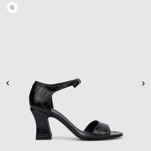 NWOB Aquatalia Calley Heeled Sandal Black Leather
